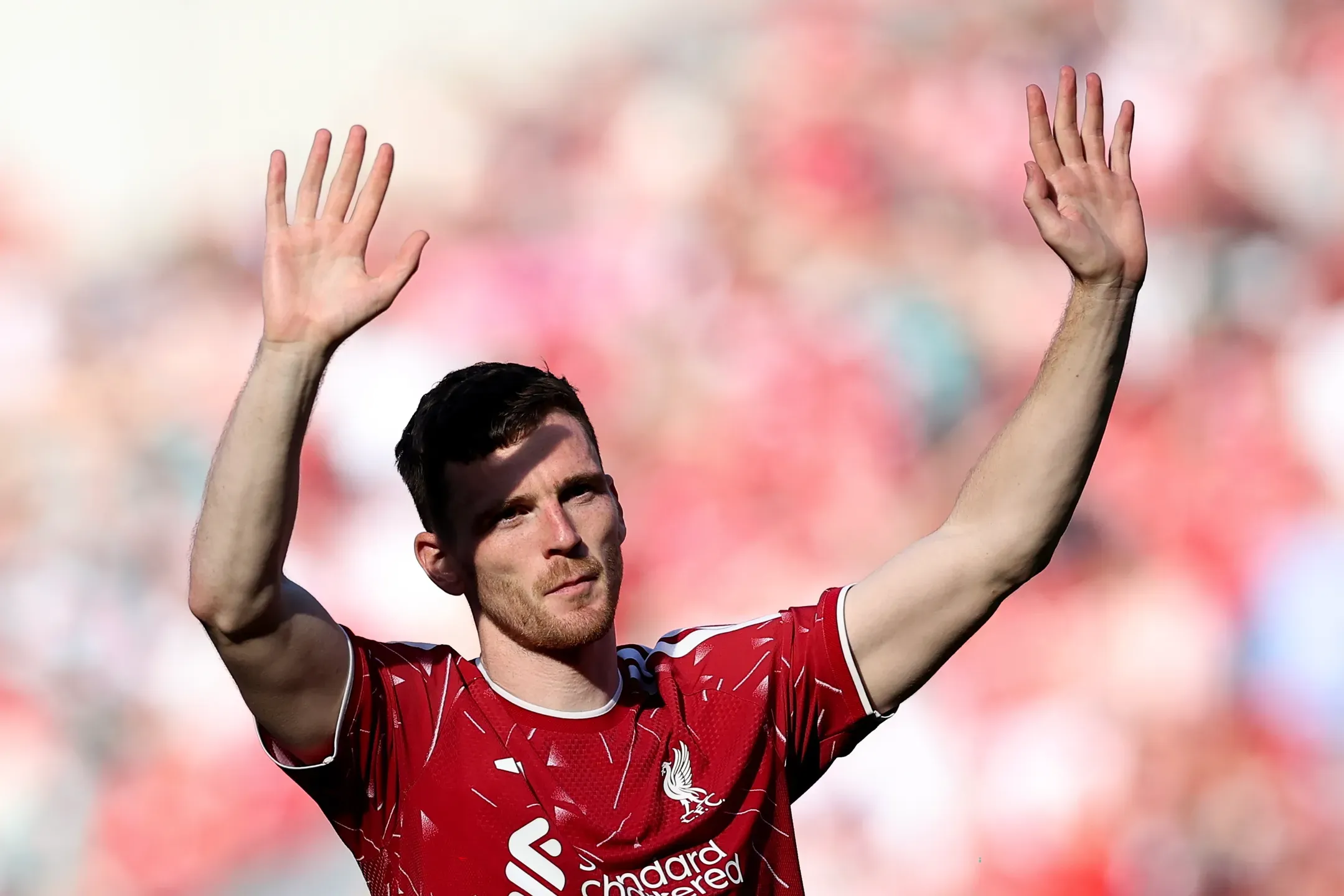 Oficial: Andrew Robertson troca Liverpool por rival